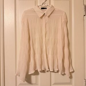 DAZY White Plissé Textured Button Down Blouse - Lettuce Edge Hem - Size M